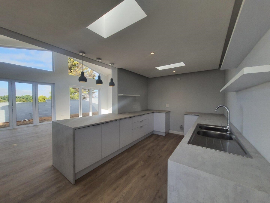 To Let 3 Bedroom Property for Rent in Loevenstein Western Cape